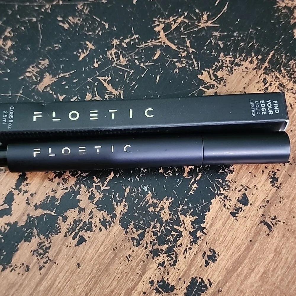 Sale 🎊 Floetic Find Your Edge Liquid Lipstick Fandango Pink Size .085 fl oz